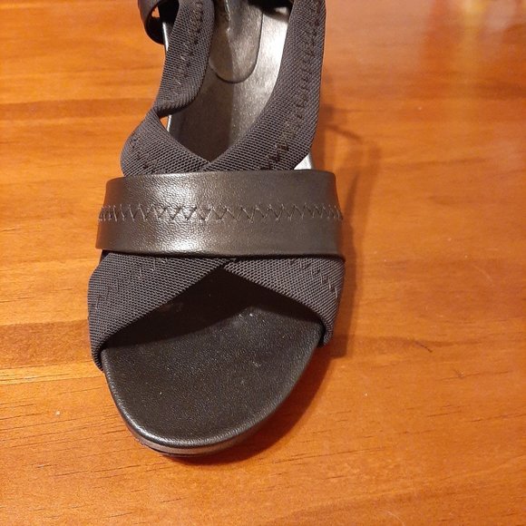 Slightly Used, but Look Perfect Donald J. Pliner Black/Dark Gray Strappy Sandal - Picture 4 of 9